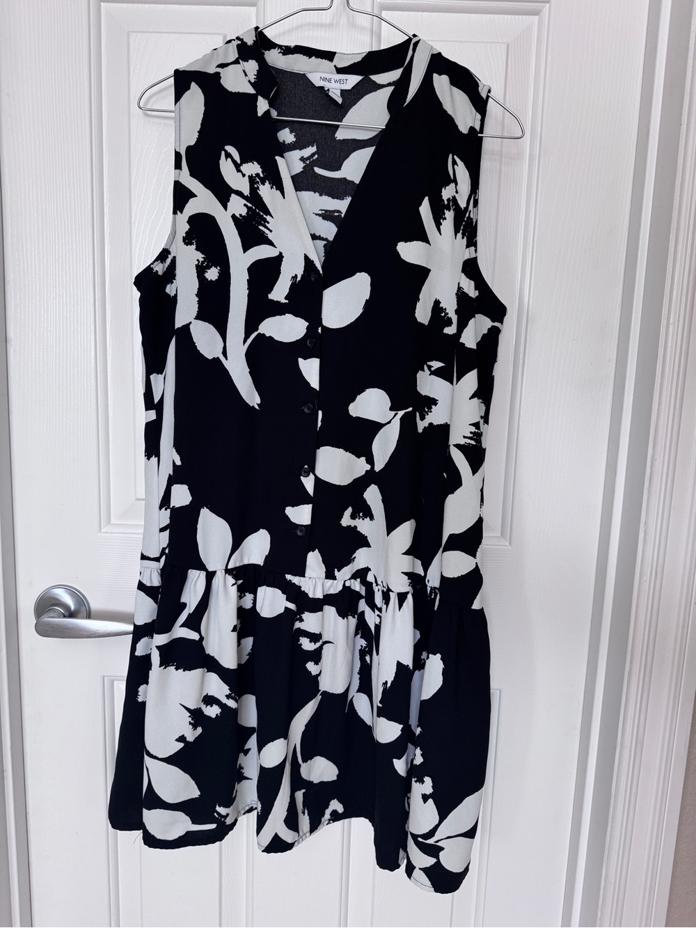 Nine West Black and White Floral Tiered Midi Dress